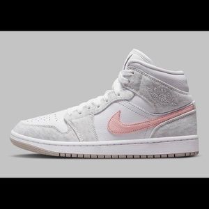 Air Jordan 1's mid
Light Iron Ore (W)